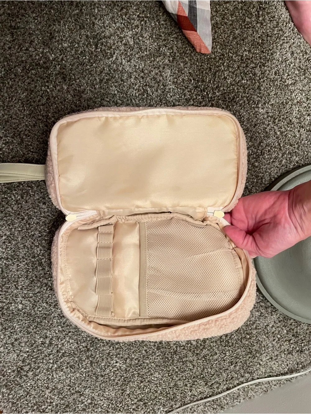 BABE original cosmetic toiletry travel bag case. Cream Teddy Sherpa material
